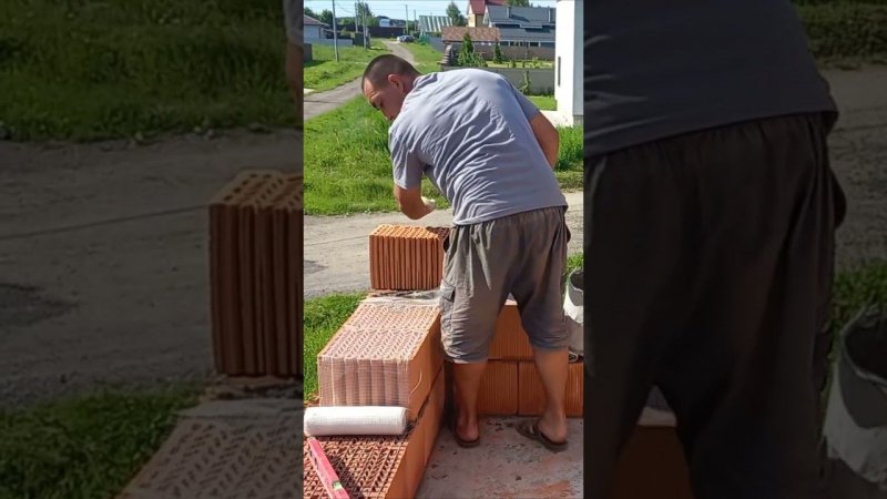 Кладка керамического блока. Выставляем углы #домизкерамики #керамическийблок  #кладкаблока