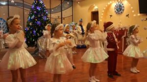 старшая группа танец Белые снежинки