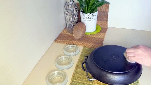 Как почистить чугунную сковороду!? Бабушкин метод!  Я В ШОКЕ!!! Смотреть до конца!
