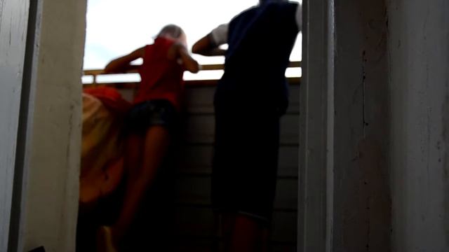 DIY - ЧТО БУДЕТ ЕСЛИ СБРОСИТЬ МУСОРНЫЙ ПАКЕТ С ВОДОЙ С 30 МЕТРОВ! смотреть онлайн