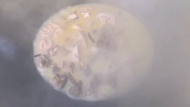大哥不在家，二弟做湖北特色“風乾雞燉藕”，湯汁乳白，一碗下肚渾身暖和｜Mukbang【鐵鍋視頻】