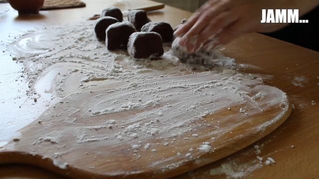 Без микроволновки!! Шоколадные МОТИ (мочи) с начинкой из "ТОПЛЁНОЙ" сметаны. Японская кухня. смотреть онлайн