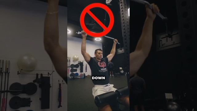 2 Most Common Lat Pulldown Mistakes ( RUINING YOUR LAT GAINS)