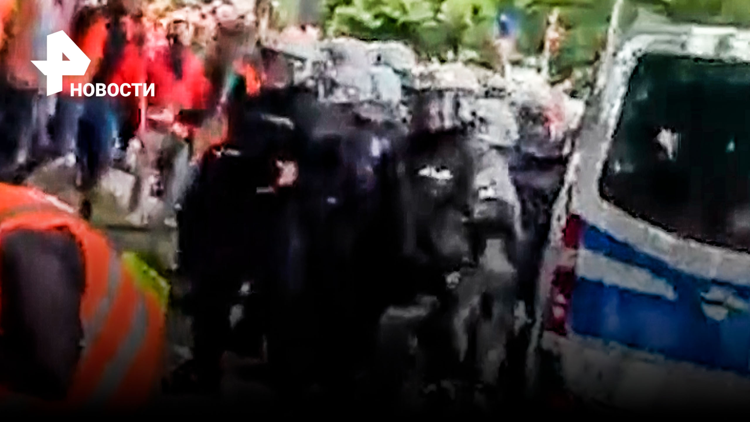 Массовые драки с полицией: в Германии забастовка рабочих из-за низких зарплат / РЕН Новости