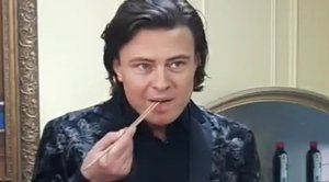 Прохор Шаляпин съел кузнечиков и лягушек
