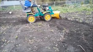 Испытания гидравлики и лопаты для снега самодельного минитрактора.