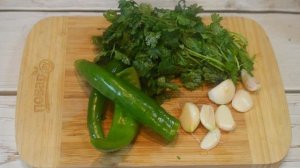 Зеленая аджика с грецкими орехами