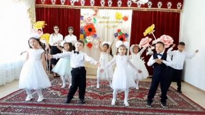 3/День учителя. Начальная гимназия талантами полна. Первоклассные первоклассники поют учителям