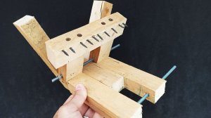 Нереально полезная самоделка из обрезков доски, которая облегчит ваш труд