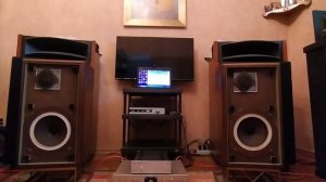 Airbow Tera + Advent Loudspeaker
