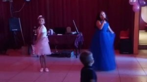 Музыкальное поздравление правнучек для своей пробабушки в 90-лет