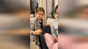 Дочка Ксении Бородиной Тея учит экзотические фрукты