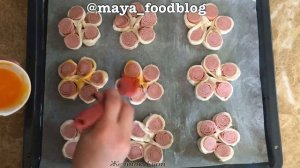 Слоеный "Цветочек с сосисками": рецепт от Foodman.club