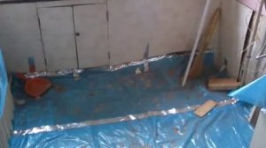 Как удалить побелку с потолка