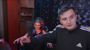 Разделась на стриме