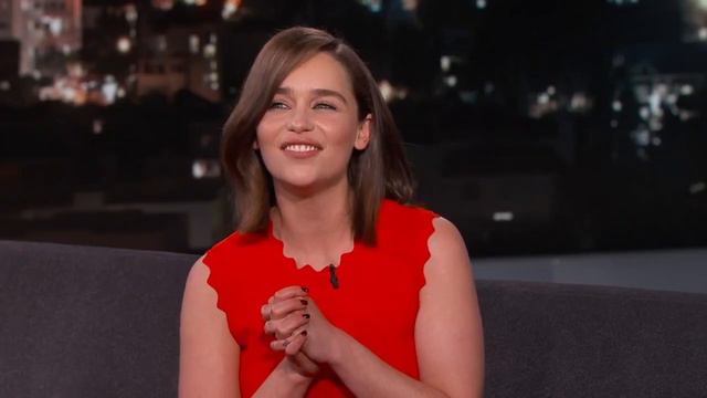 Эмилия Кларк может говорить с американским акцентом. Emilia Clarke Can Talk Like a Valley Girl