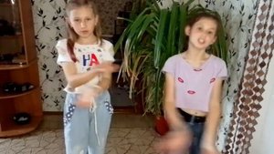 Танцуем танец пока за окном фонари??