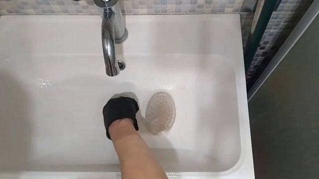 МОЕМ АКРИЛОВУЮ раковину от налета Результат через 3 минуты! #уборкаванной #уборка