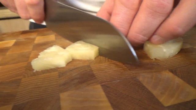 Куриные шашлычки с ананасом на шпажках