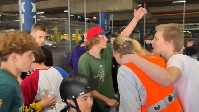 ПОЕЗДКА В РОСТОВ ЧАСТЬ 2 I САМОКАТЕРЫ УСТРОИЛИ СТРИТ ДЖЕМ смотреть онлайн