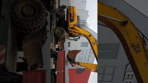 Погрузка экскаватора на трал