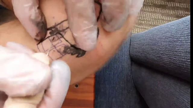 Stick and Poke Tattoo | First time playing with colours | Lego Man | ZERO EXPERIENCE | смотреть онлайн