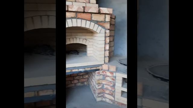 Oven for pizza and barbecue at the same time.