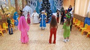 Хоровод со снегурочкой "В сказку нас ведет дорога"