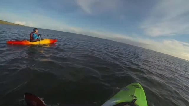 Sea kayak padlle south of Stonehave to sea caves. смотреть онлайн