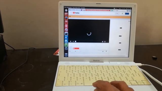 Using Ubuntu on a I book G4 смотреть онлайн