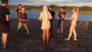 1 парень против 3 девушек