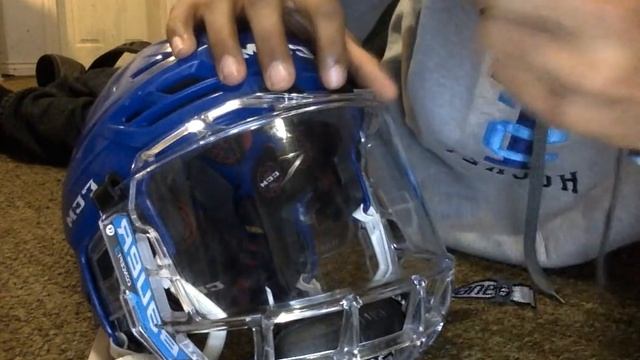 HOW TO put a Bauer concept 3 fishbowl on a CCM resistance 300 Helmet смотреть онлайн