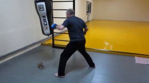 Силовая проработка ударов на боксёрском мешке