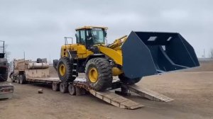 Фронтальный погрузчик SDLG L968F с ковшом для щепы на 6 м3