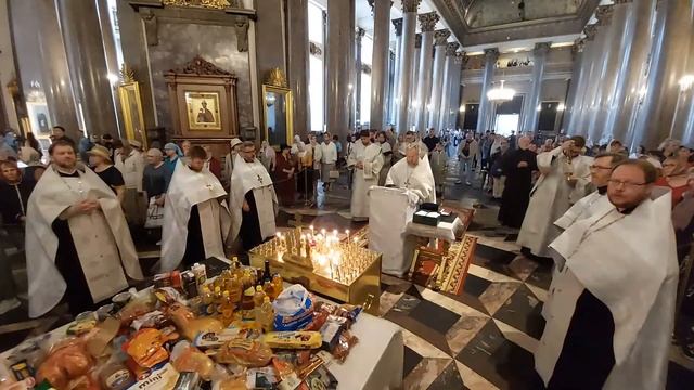 Парастас накануне Троицкой родительской субботы смотреть онлайн