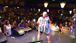 Luenell Performs "Who's Loving You" for the Jacksons During Karaoke