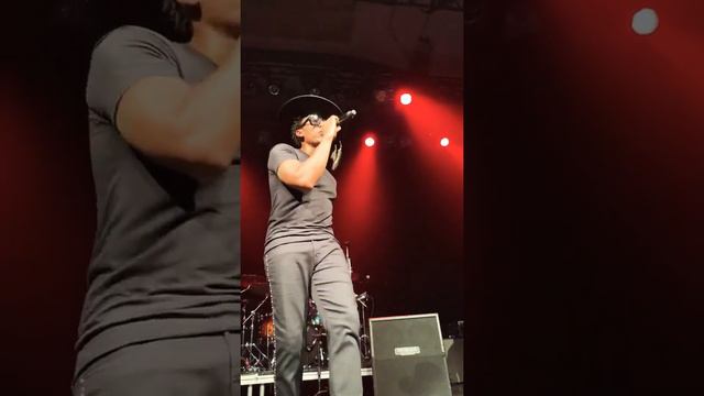 Raphael Saadiq - Rikers island Full - Live Paris смотреть онлайн