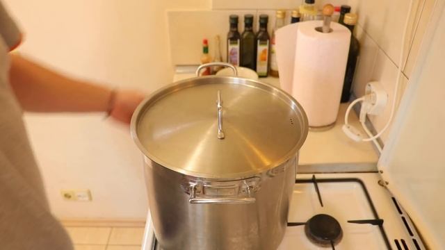 ПРИГОТОВИЛИ ОГРОМНОГО ИНДЮКА / Холодец из индюка смотреть онлайн