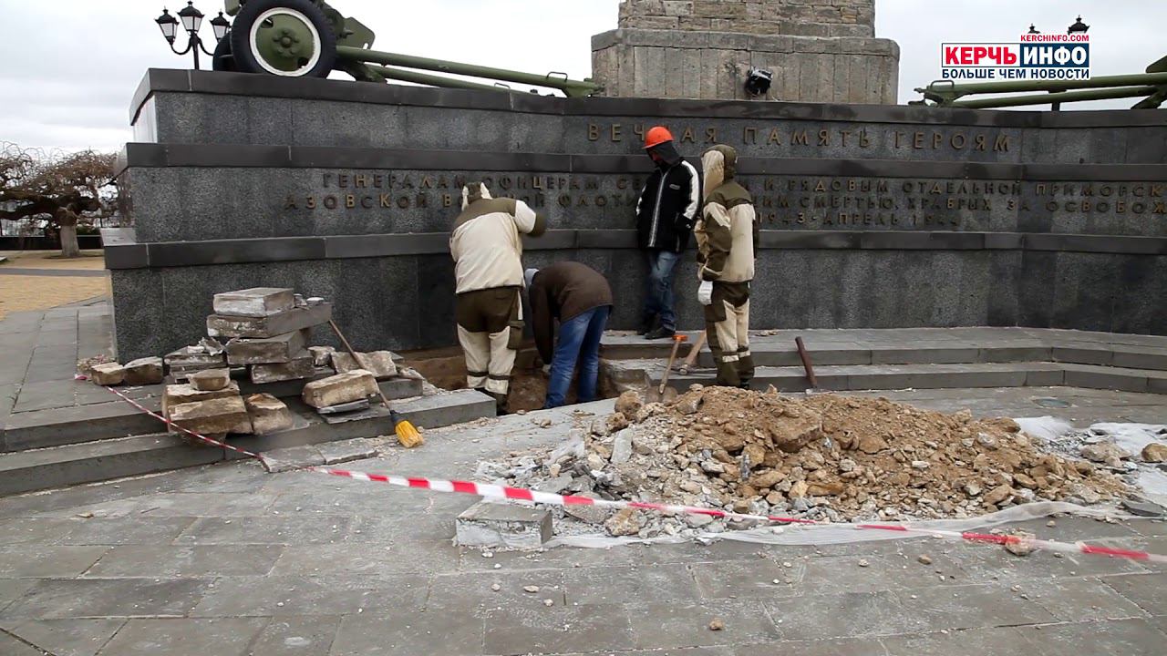В Керчи пытаются установить причины разрушения Обелиска Славы смотреть онлайн