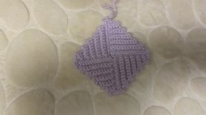 Элемент вязания рельефного квадрата крючком