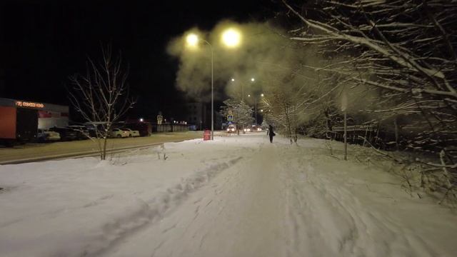 Вечерняя прогулка по Соснево. От Меланжевого комбината до Кумира и обратно. смотреть онлайн