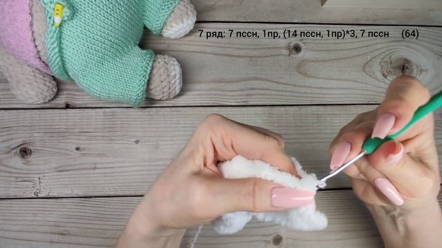 Кофточка для мишки Фили, связанная крючком.