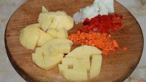 Сливочный суп с сыром, грибами и курицей