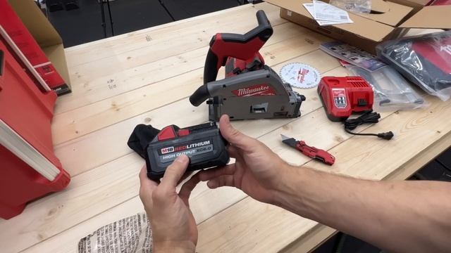 Unboxing and 1st Impressions of the NEW Milwaukee Track Saw смотреть онлайн