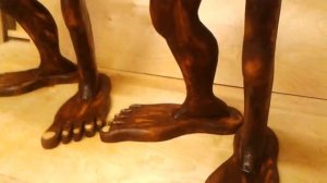 Табуретка на двух ногах