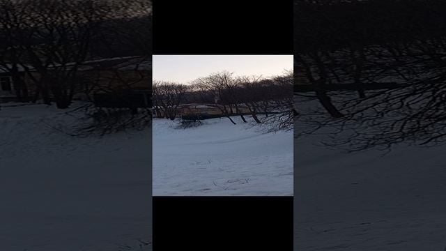 Крутой спуск на ледянке смотреть онлайн