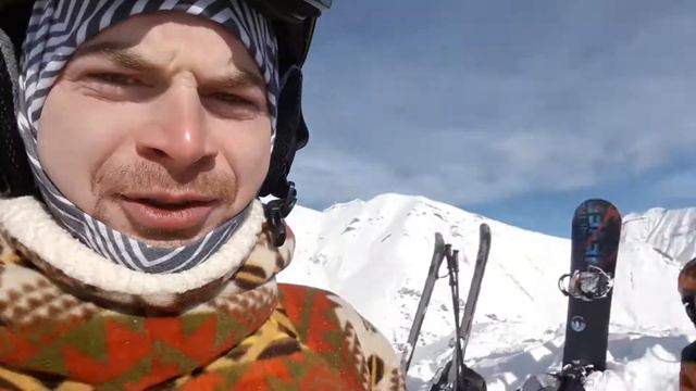 Снегозависимые в Gudauri 2018 / Сноубордисты и лыжник нюхают снег смотреть онлайн