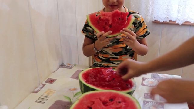 ?ОГРОМНЫЙ СЛАЙМ В АРБУЗЕСМОТРИ ЧТО МЫ НАШЛИ?