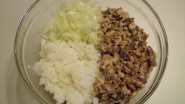 Расстегаи с рыбой, луком и рисом