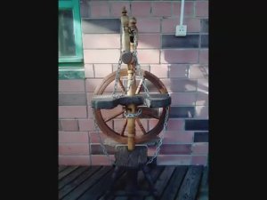 Подставка для цветов из старой прялки .